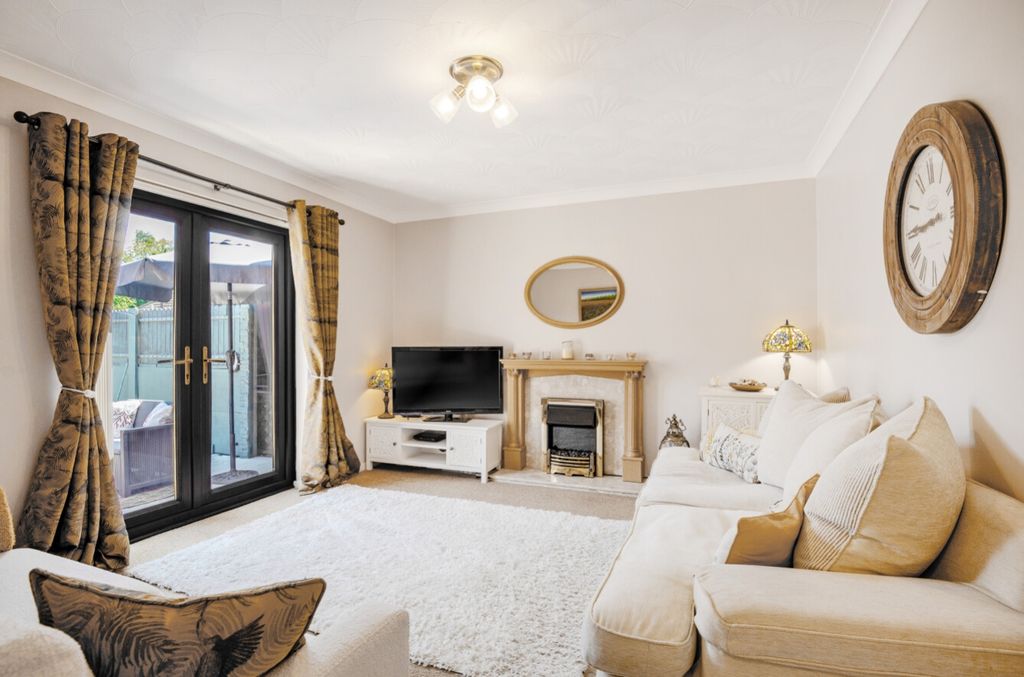Property photo 2 of 11 1-6822Efba89Fd7-1289482-1