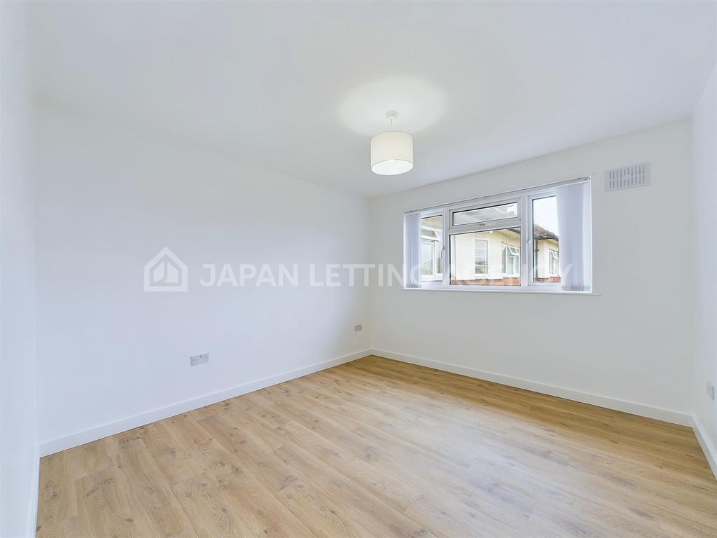 Property photo 3 of 8 Cam02206G0-Pr0101-Still005.Jpg