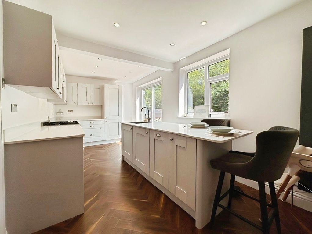 Property photo 2 of 24 Kitchen