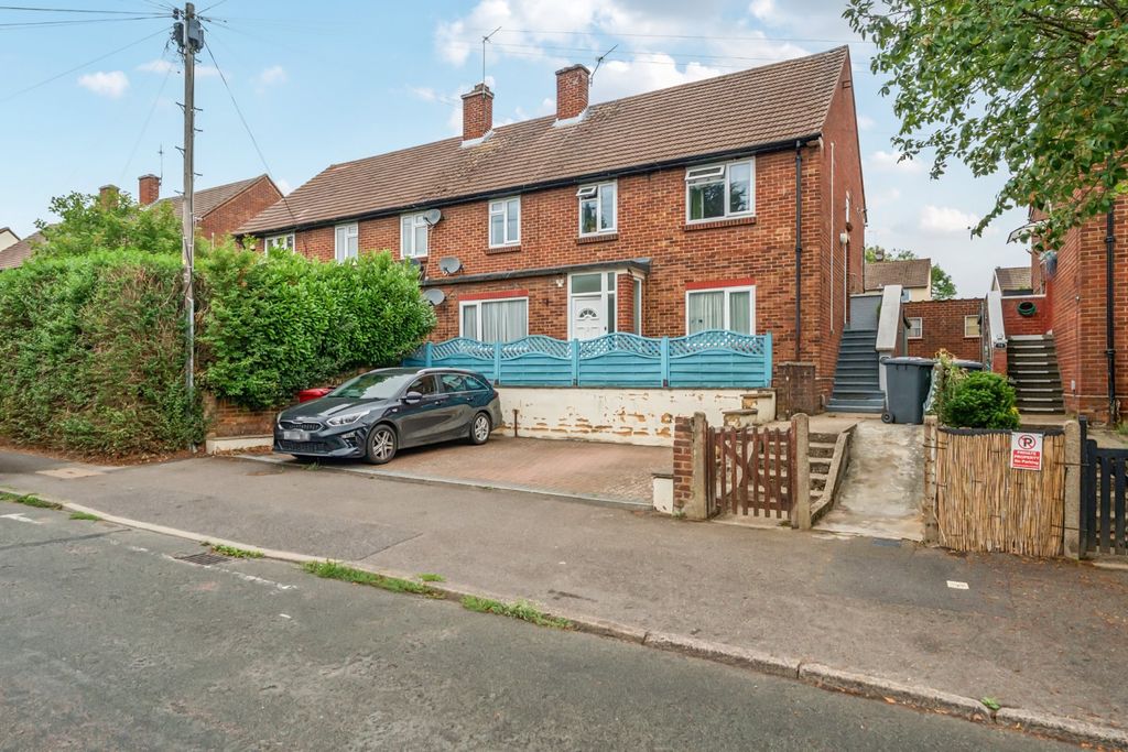 Property photo 1 of 17 External