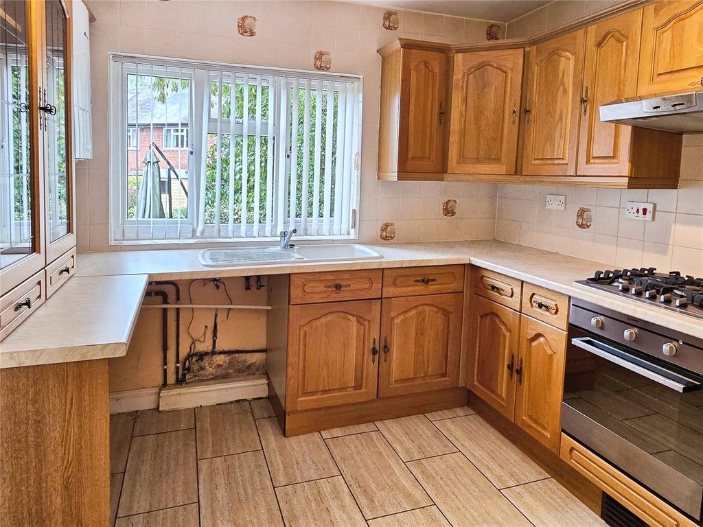 Property photo 3 of 10 Kitchen