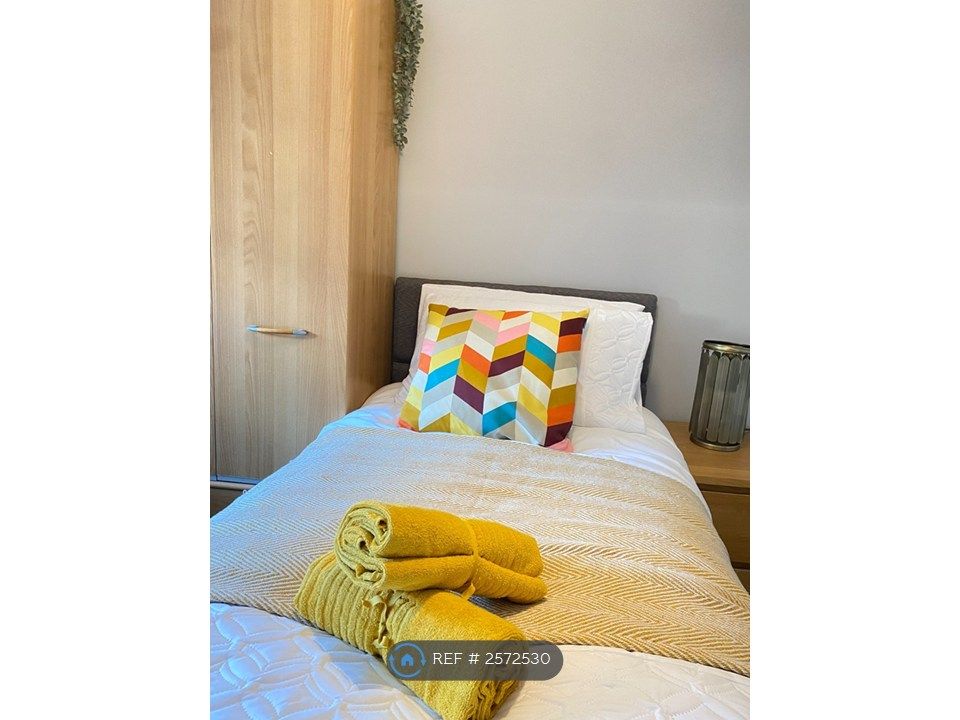 Property photo 3 of 15 Studio Room