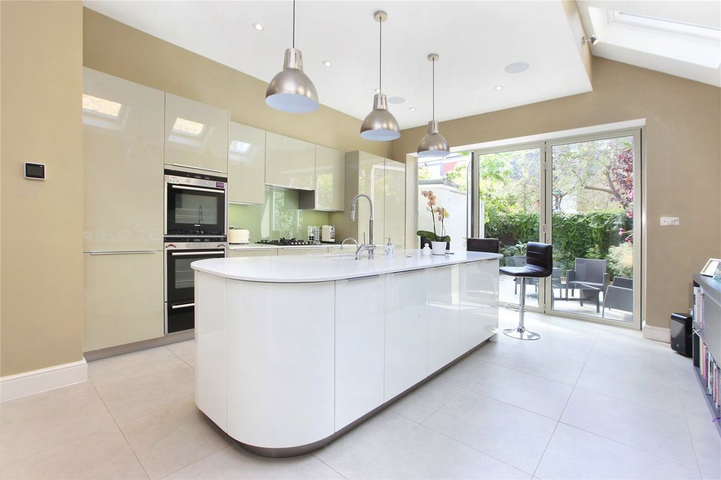 Property photo 3 of 14