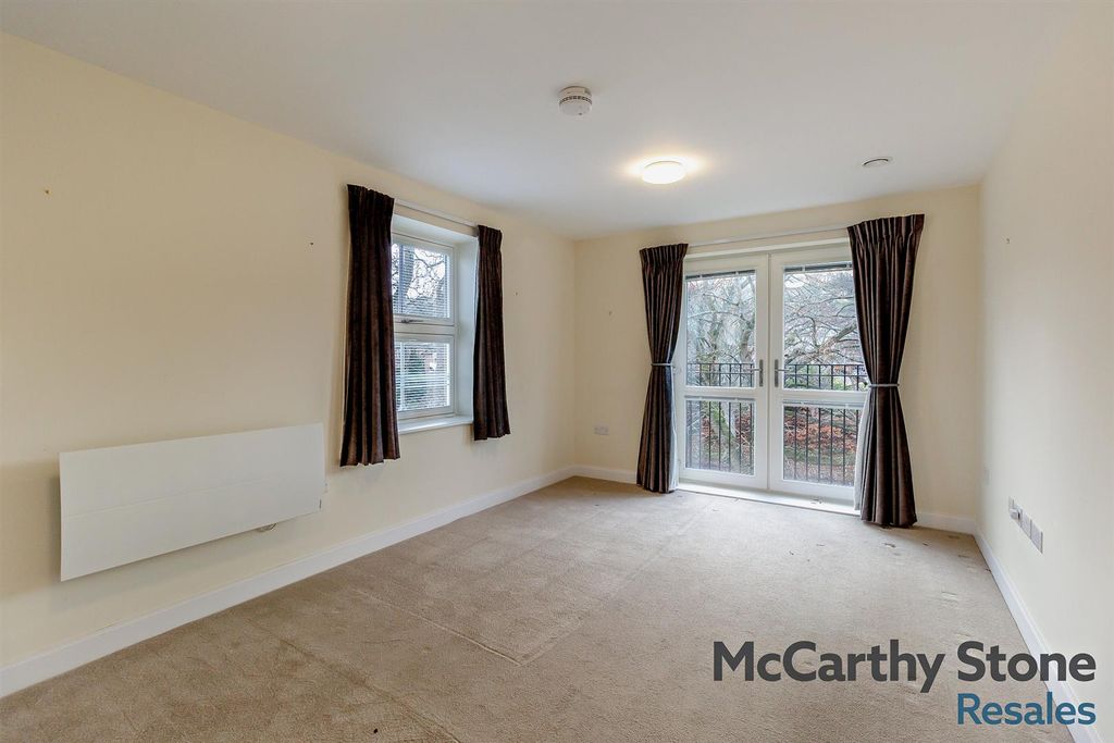 Property photo 3 of 19 8673499-Interior01-800.Jpg