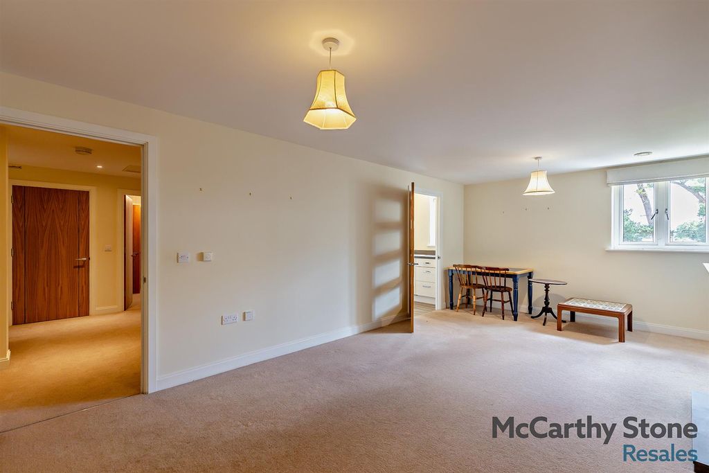 Property photo 3 of 31 8696517-Interior02-800.Jpg