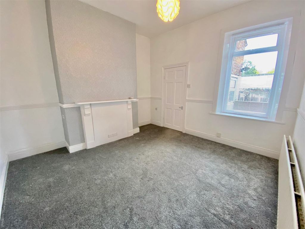 Property photo 2 of 7 Lounge