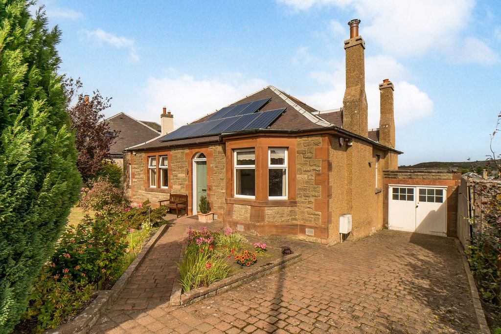 Property photo 1 of 16