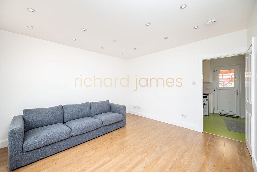 Property photo 2 of 14 W04.Jpg