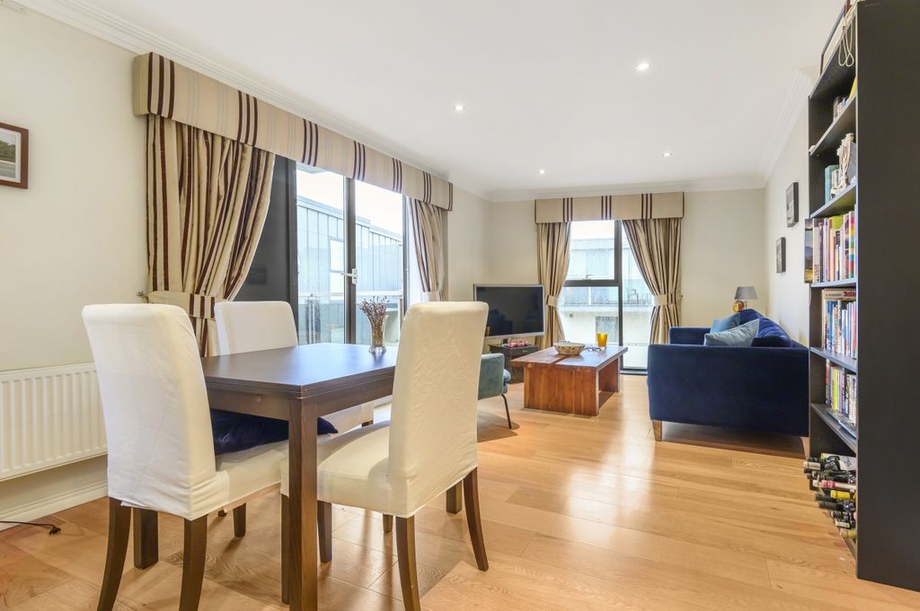 Property photo 2 of 7 889336 (2)