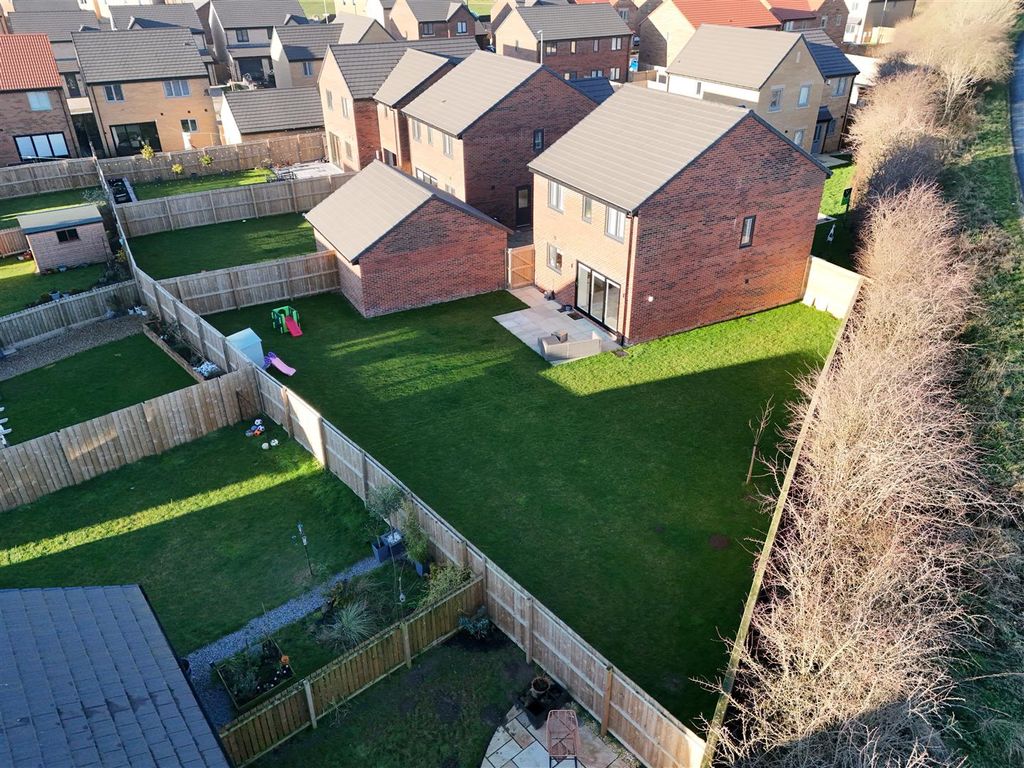 Property photo 2 of 24 Externally