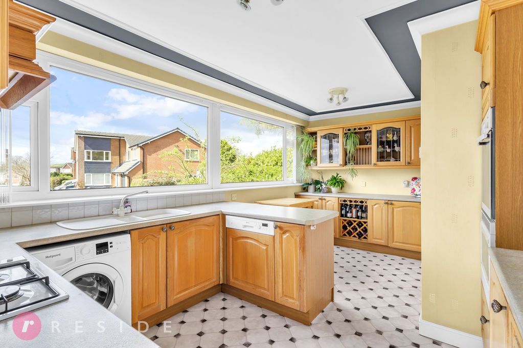 Property photo 2 of 25 Breakfast Kitchen
