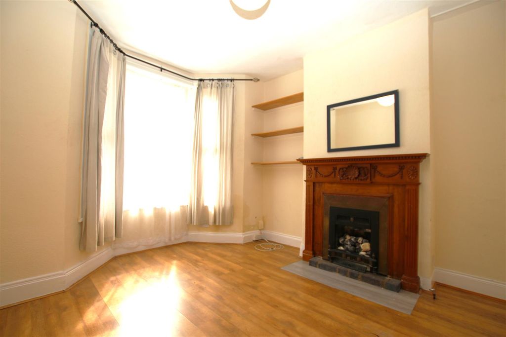 Property photo 2 of 20