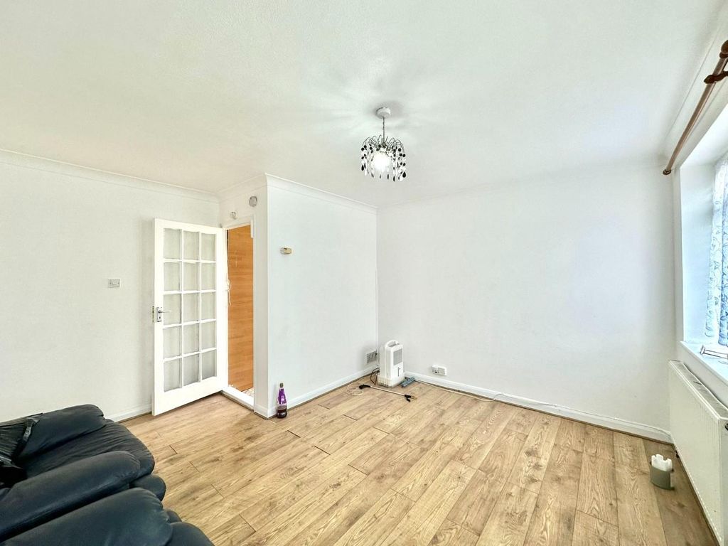 Property photo 3 of 12 Dea7B37c-c973-4Aa8-A672-141E31Fb50Bd.Jpg