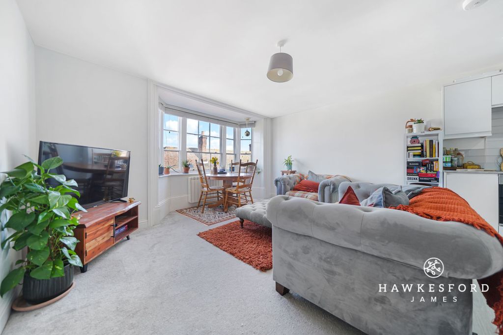 Property photo 2 of 11 Brenchley House, Sittingbourne - Lounge