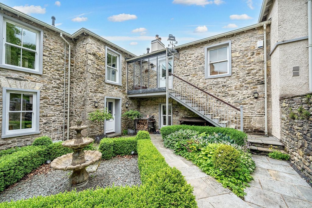 Property photo 2 of 31