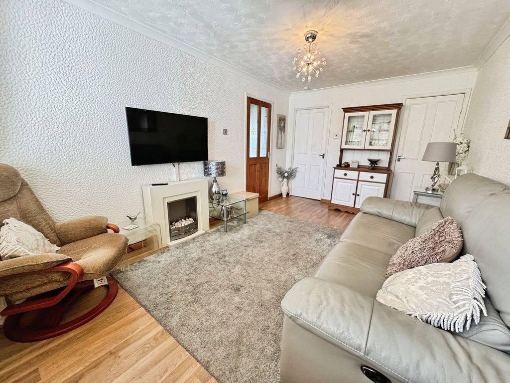 Property photo 3 of 9 Photo 7