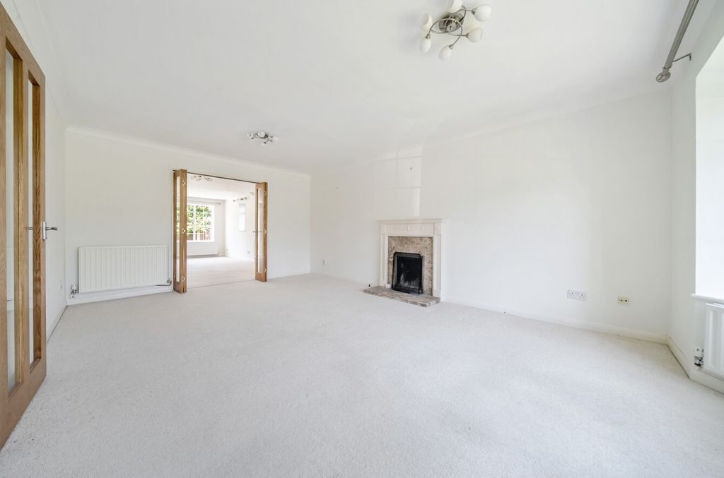 Property photo 3 of 32 1464202-12-6A103E...