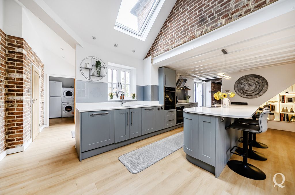 Property photo 2 of 31 cc3Ca876-31d2-41E...