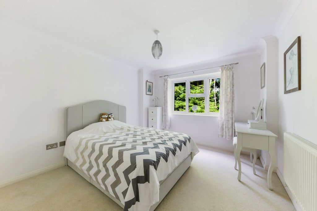 Additional image 6 of 2 bed flat for saleGodstone Road, Lingfield RH7