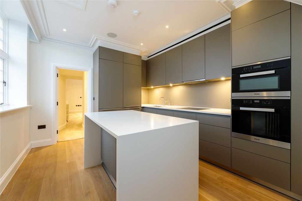 Property photo 3 of 16 Kitchen