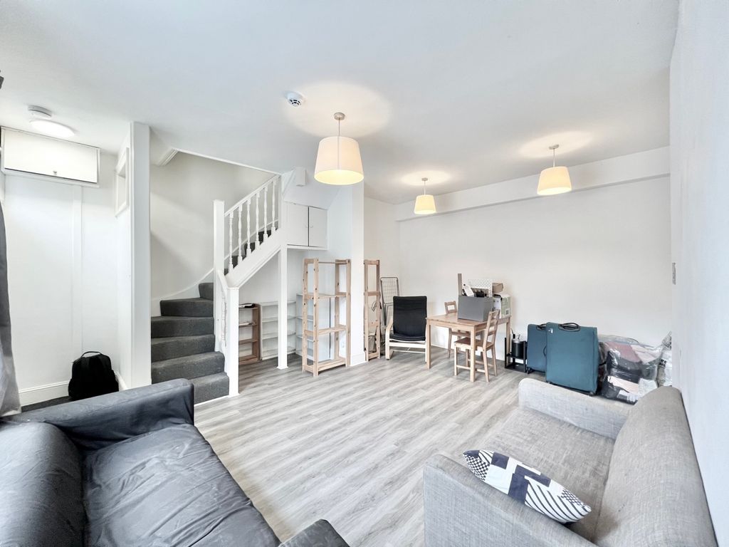 Property photo 1 of 26 2Â Bedroom End Terrace For Rent