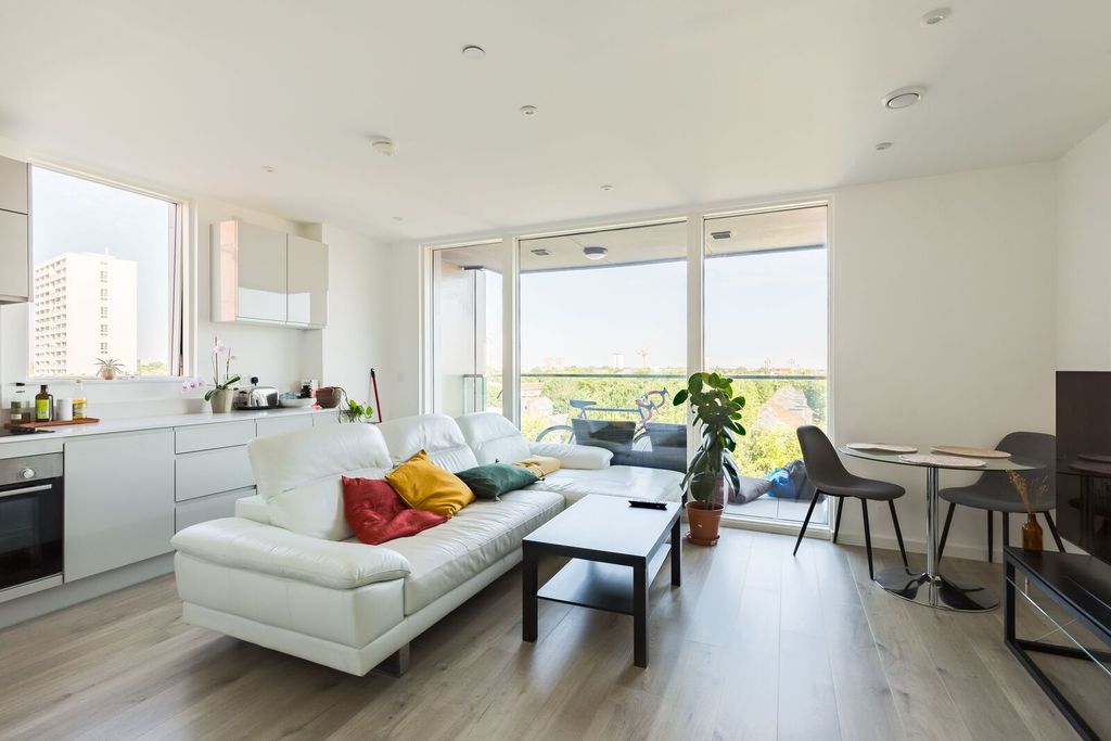 Property photo 1 of 11