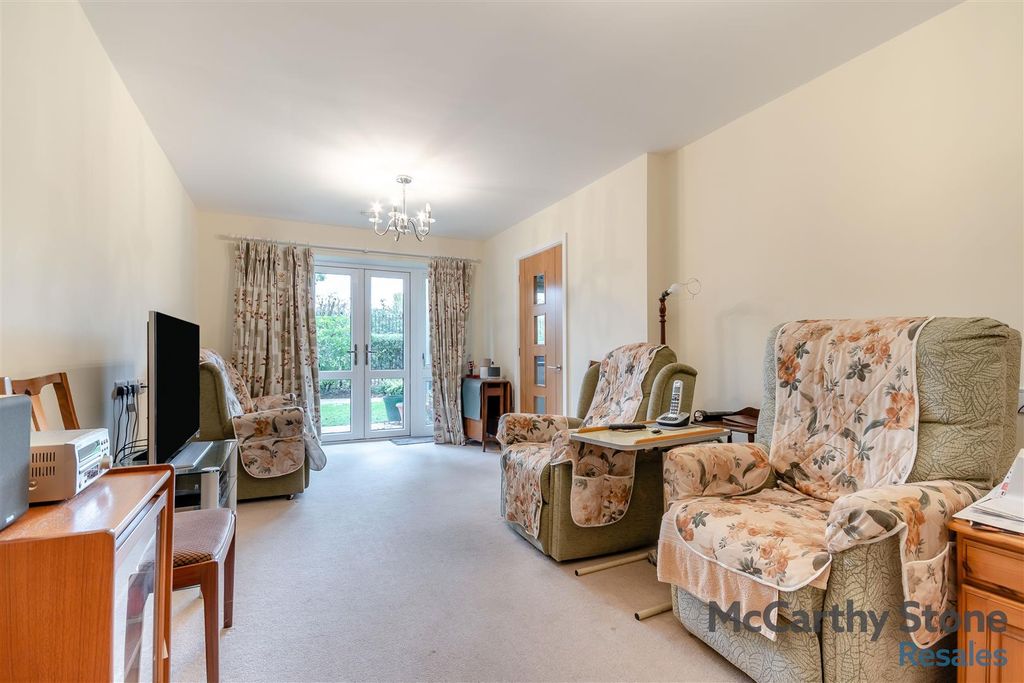 Property photo 2 of 22 8666853-Interior04.Jpg