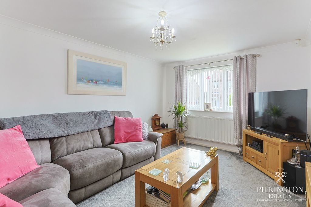 Property photo 2 of 16 5502472