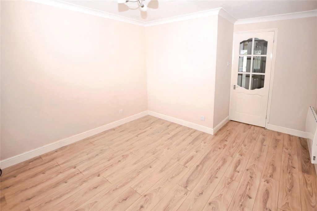 Property photo 2 of 6 Living Room