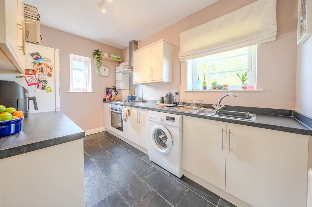 Property photo 3 of 17 Kitchen