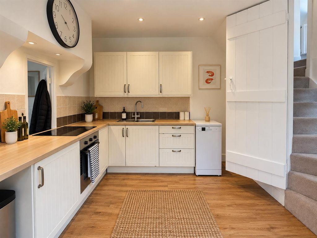 Property photo 3 of 12 2d9A354F-E73A-4988-8Fc7-53E89260Cbb3.Png