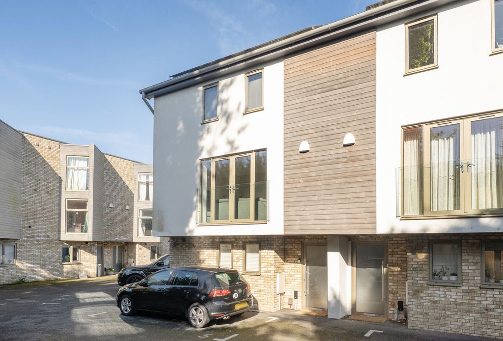 Property photo 3 of 21 1441063-1-69De088...