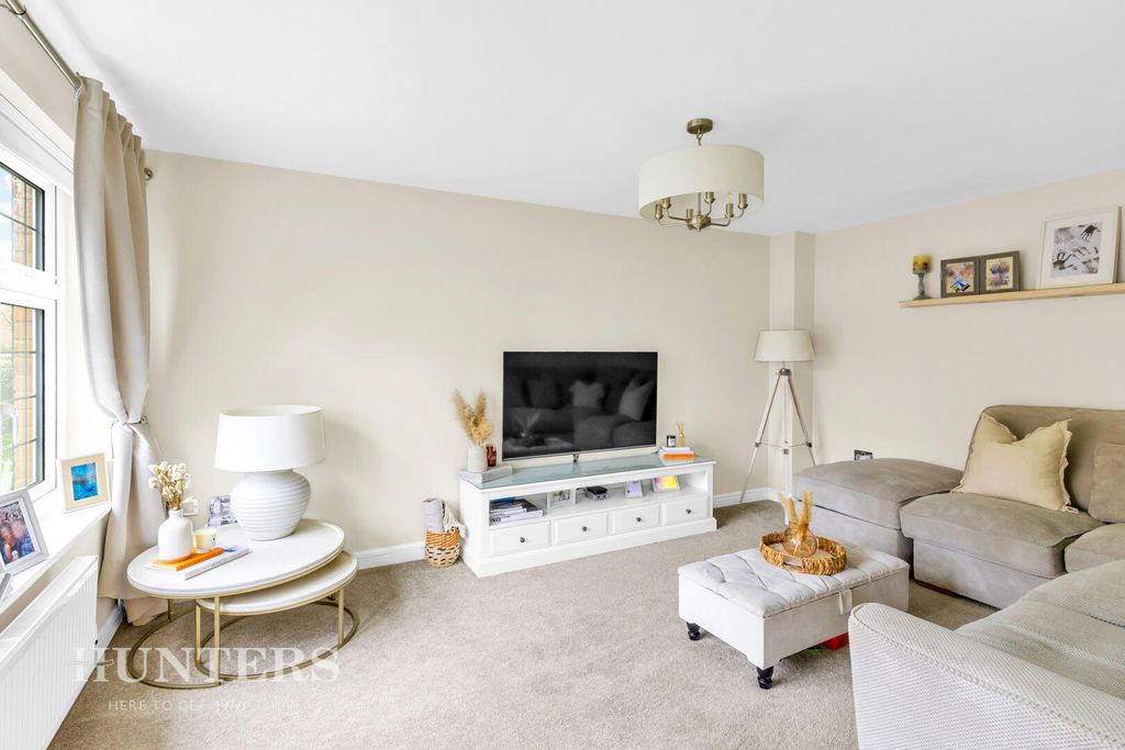 Property photo 2 of 25 Living Room