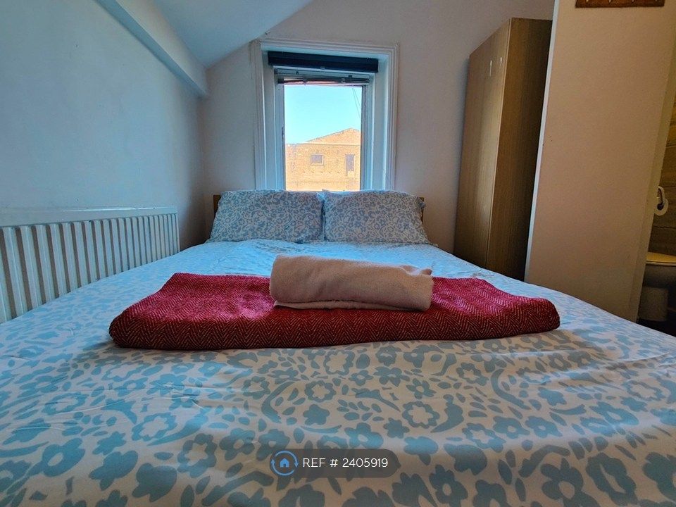 Property photo 1 of 10 Double En Suite