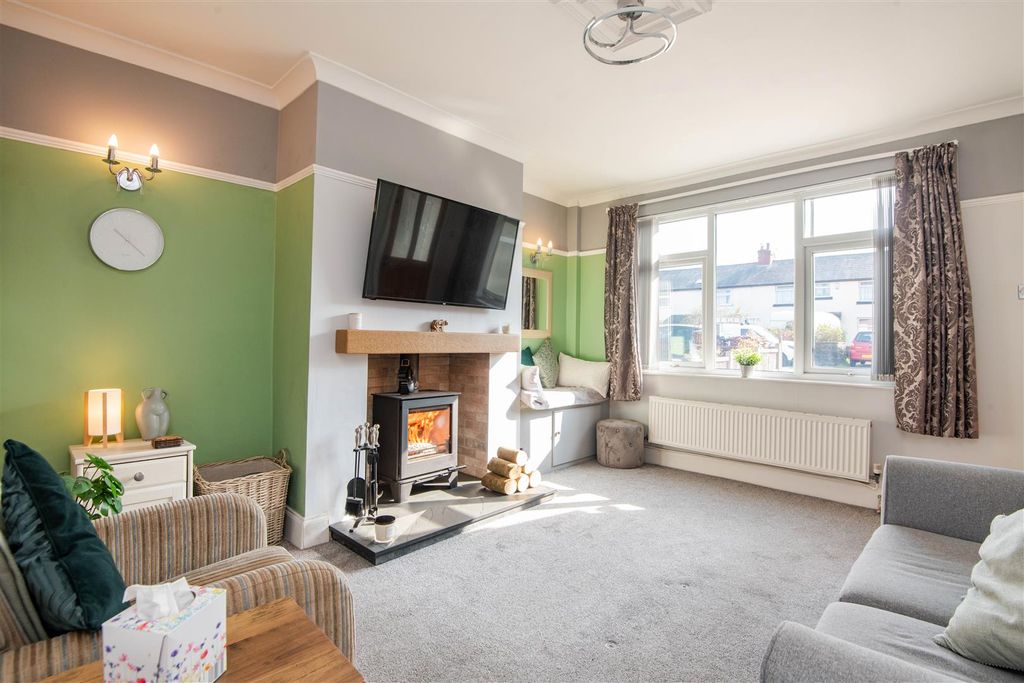 Property photo 2 of 17 Lounge