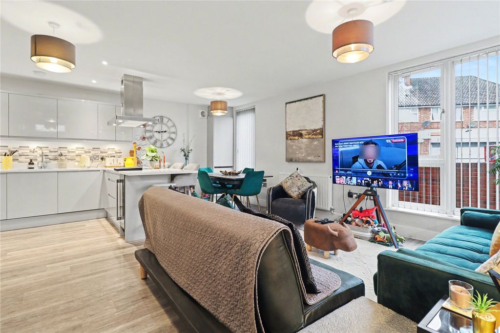 Property photo 2 of 16 Open Plan Living