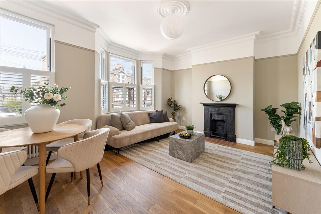 Property photo 2 of 29 Cleveland Park Avenue, E17
