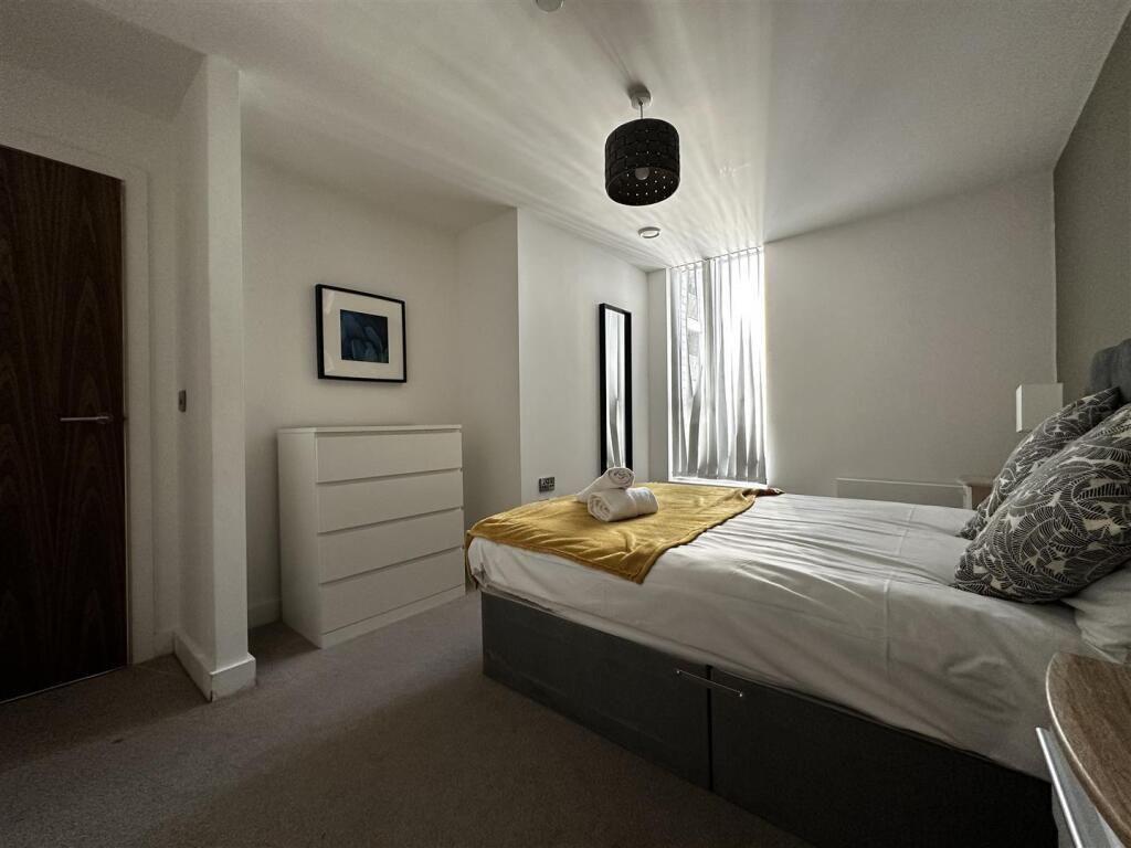 Property photo 3 of 25 Bedroom