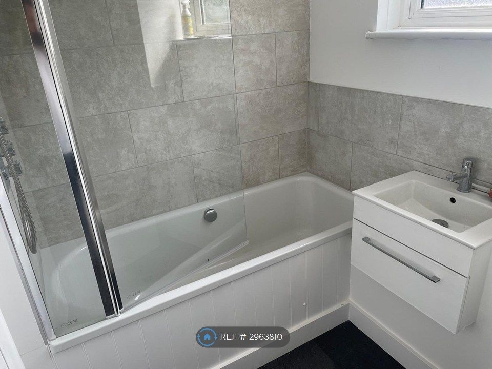 Property photo 2 of 6 Bathroom