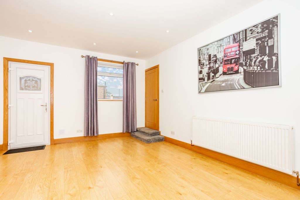 Property photo 2 of 32 Ground Floor Reception Room