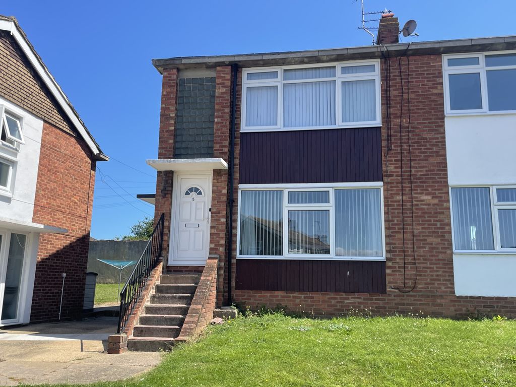 Property photo 1 of 6 2 Bedroom First Floor Maisonette In Holland On Sea