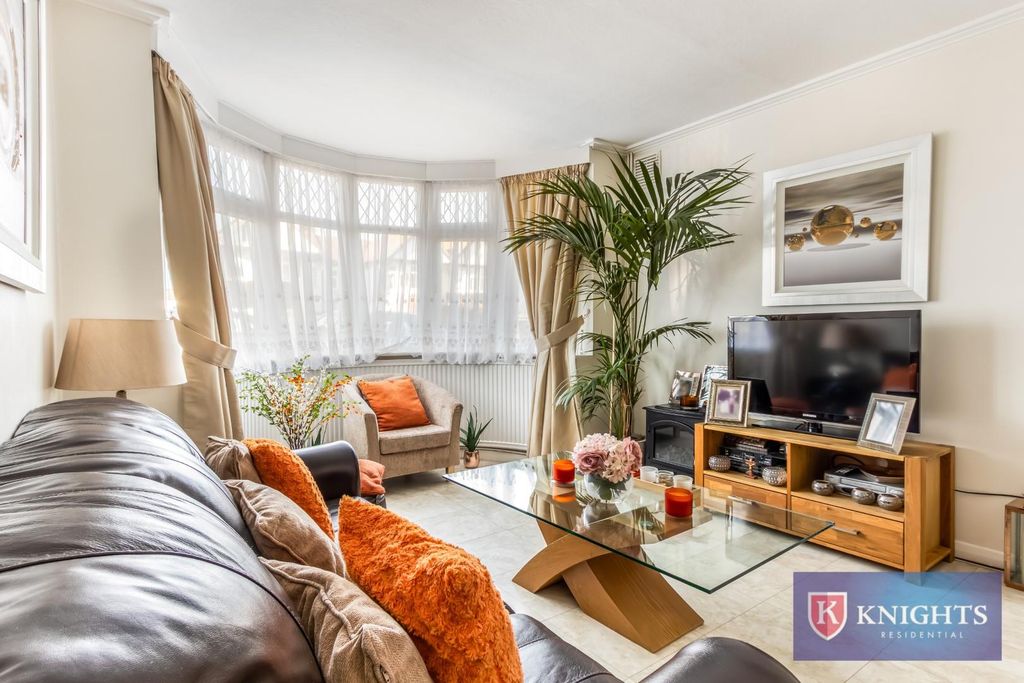 Property photo 3 of 23