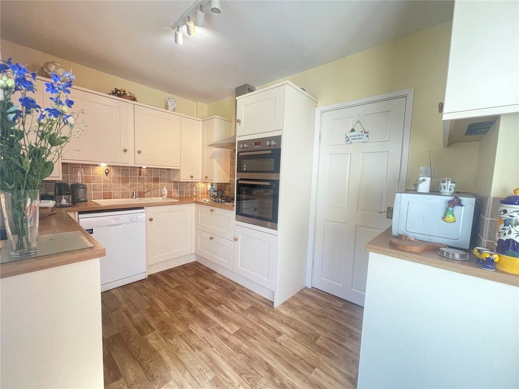 Property photo 2 of 16 Picture No. 32