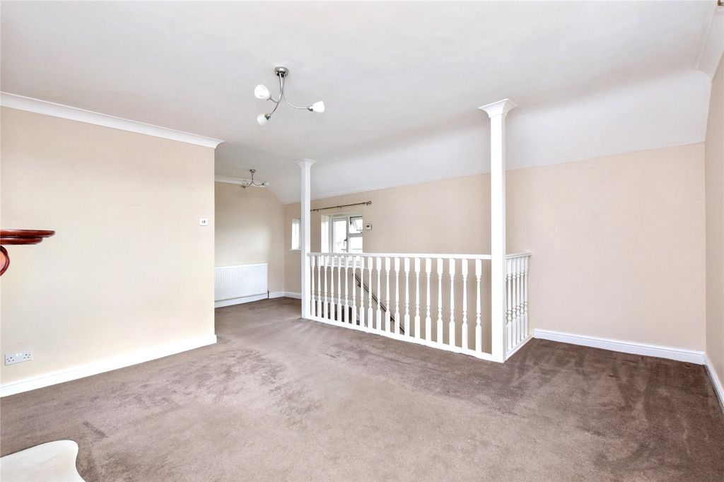 Property photo 2 of 18 Picture No. 12