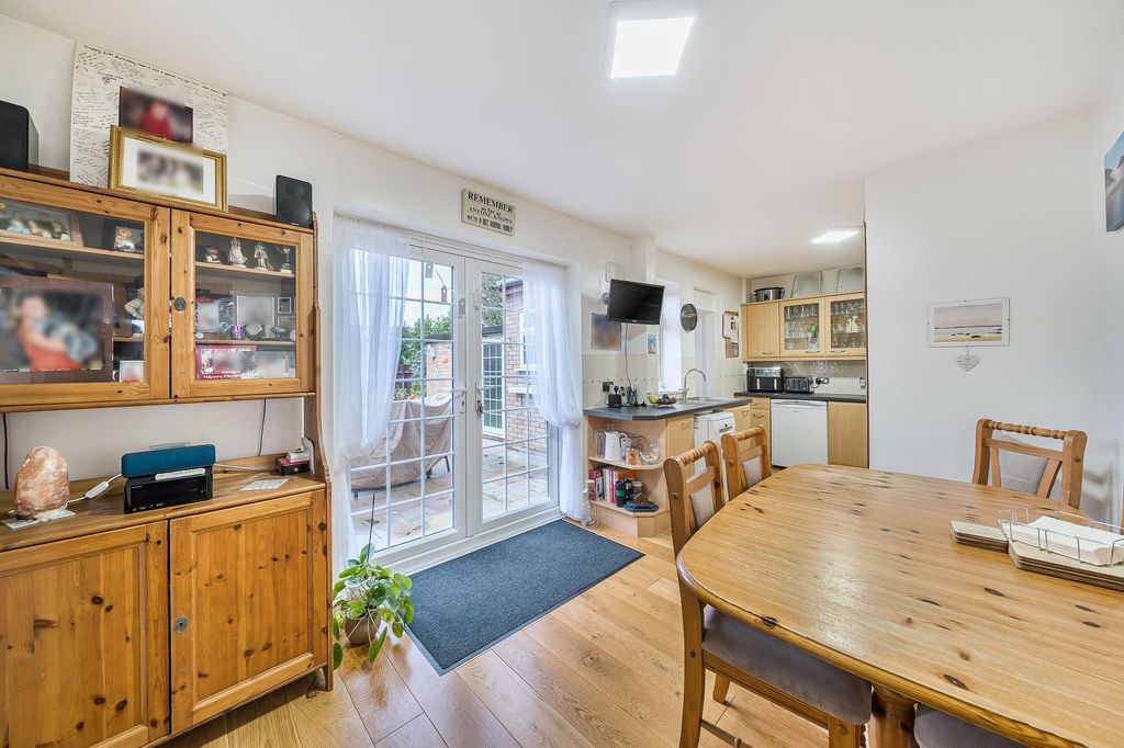 Property photo 3 of 17 Open Plan Dining/Kitchen Area