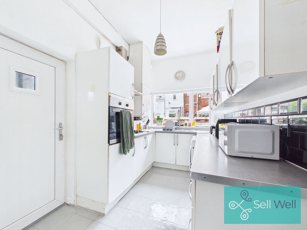 Property photo 2 of 19 Kitchen