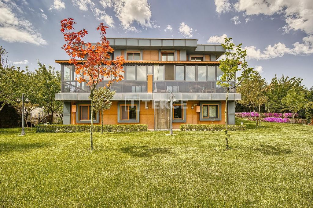 Property photo 2 of 37