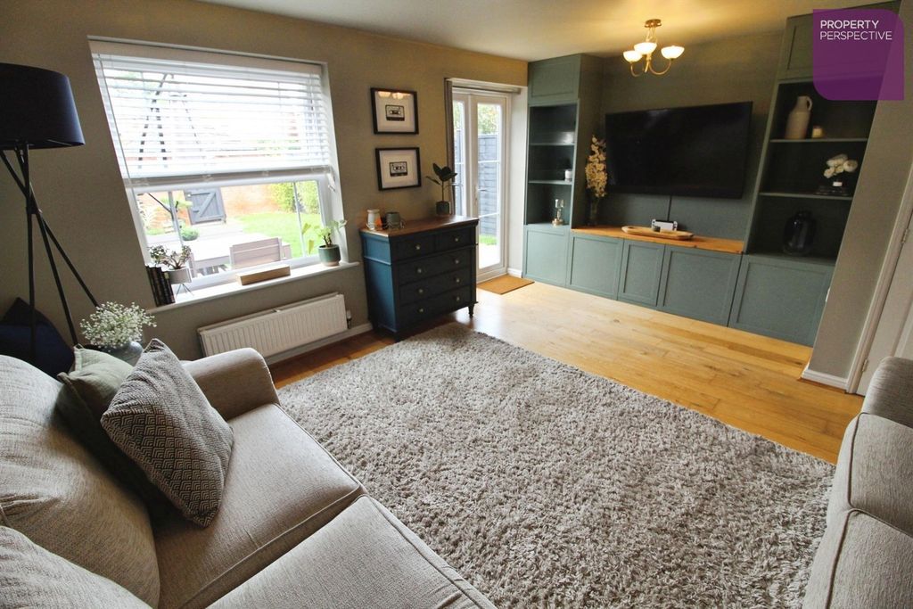 Property photo 2 of 13 Lounge