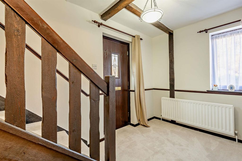 Property photo 2 of 18 8672716-Interior09-800.Jpg