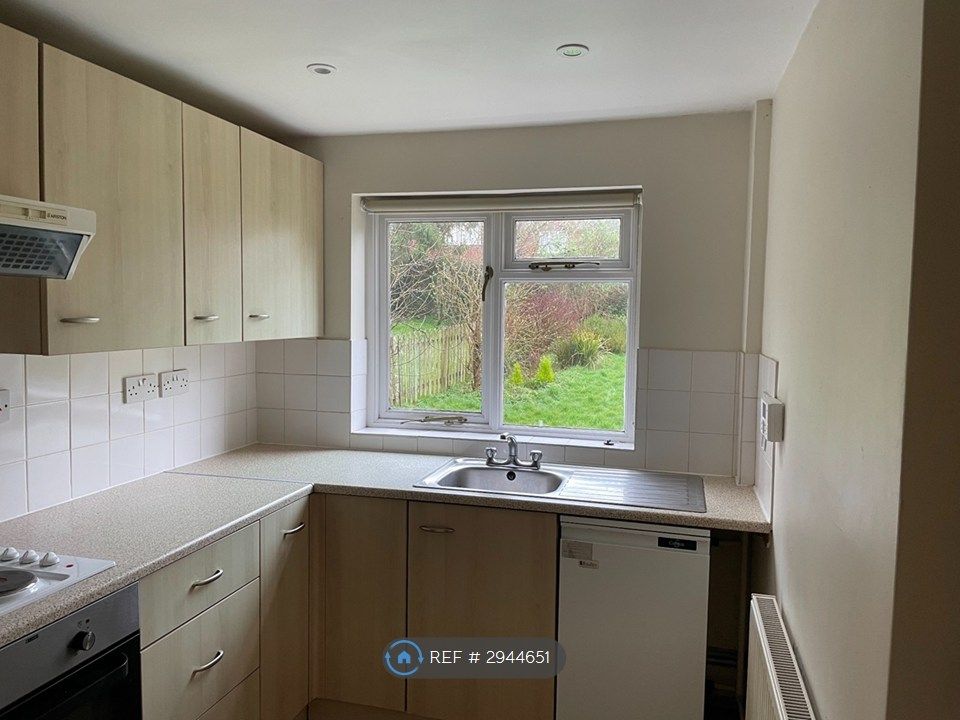 Property photo 3 of 10 Kitchen